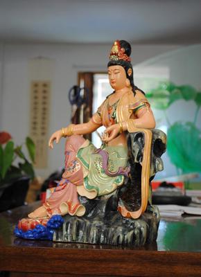 匠心獨運 40公分自在觀音菩薩木雕，傳承千年的工藝珍品